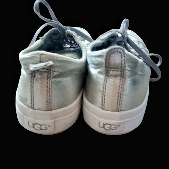 UGGS Metallic Silver ARIES Sneakers, size 8. Runs large. - Picture 3 of 6